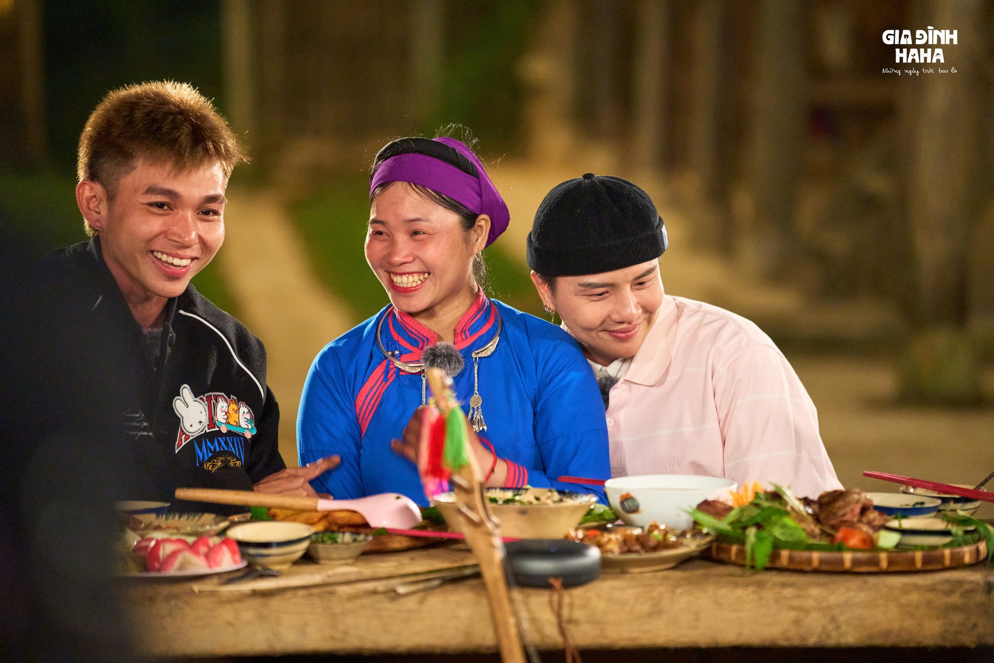 Gia đình Haha quảng bá vẻ đẹp làng quê Việt Nam