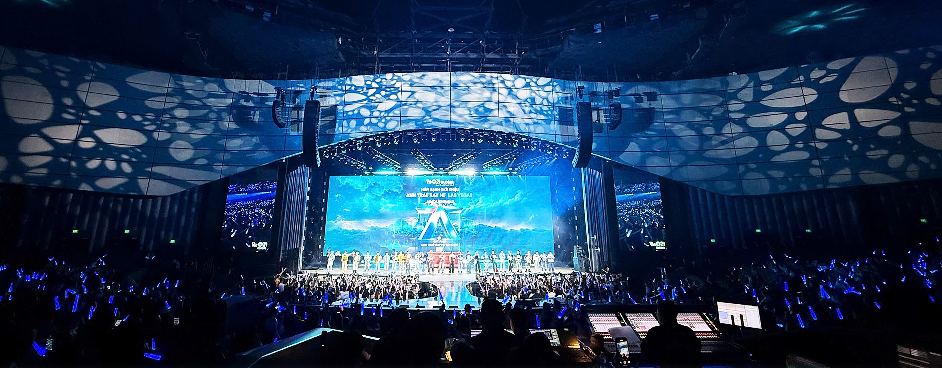 Concert Say Hi ở Mỹ: 1 Anh Trai nói tiếng Anh như gió, HIEUTHUHAI biến hình thành chú rể- Ảnh 2.