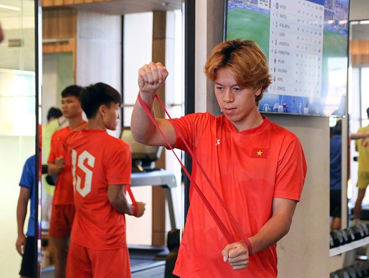 U23 Việt Nam được chia làm hai nhóm tập hồi phục