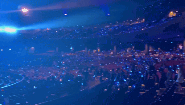 Concert Say Hi ở Mỹ: 1 Anh Trai nói tiếng Anh như gió, HIEUTHUHAI biến hình thành chú rể- Ảnh 3.