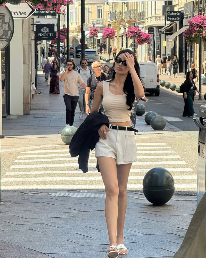 Người đẹp thường xuyên xuất hiện trong những bộ trang phục gợi cảm, khoe trọn đường cong hình thể. (Ảnh IGNV)