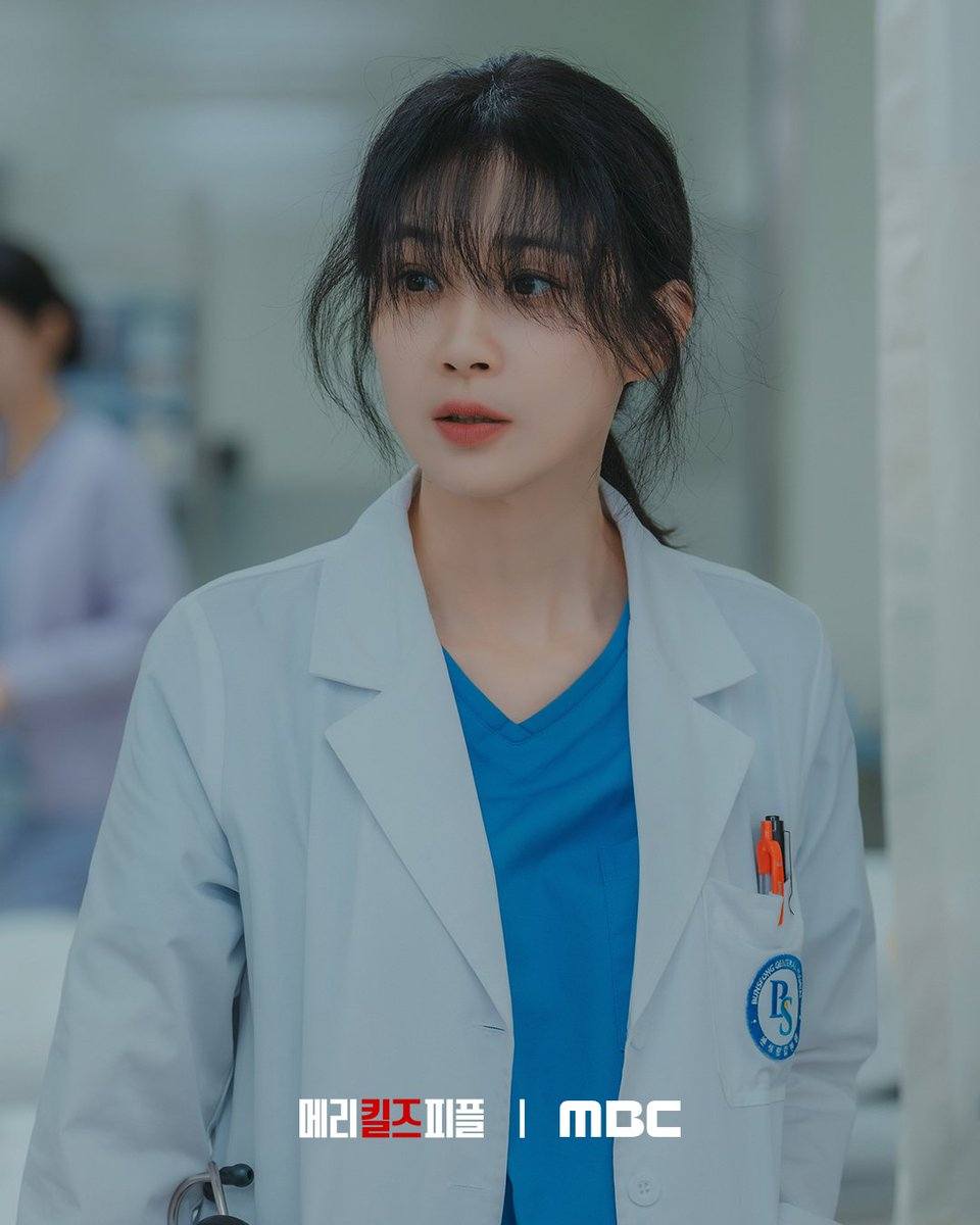 Lee Bo Young trẻ trung đáng kinh ngạc