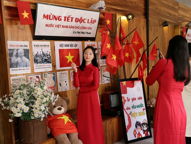 Giới trẻ Cần Thơ rạng rỡ dưới cờ đỏ sao vàng mừng Tết Độc lập - Ảnh 5.