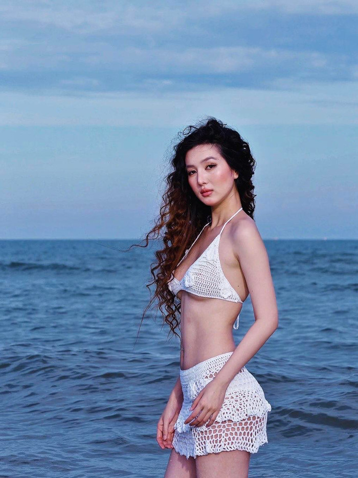 Tuệ Như khoe ảnh diện đồ tắm đầy nóng bỏng. Ảnh: FBNV