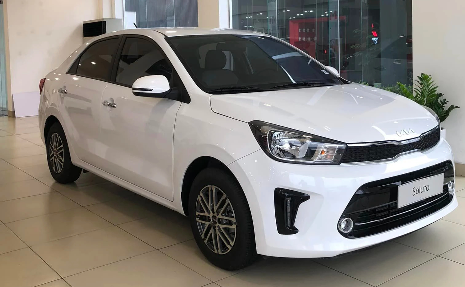 KIA Soluto: Mẫu sedan hạng B ế ẩm