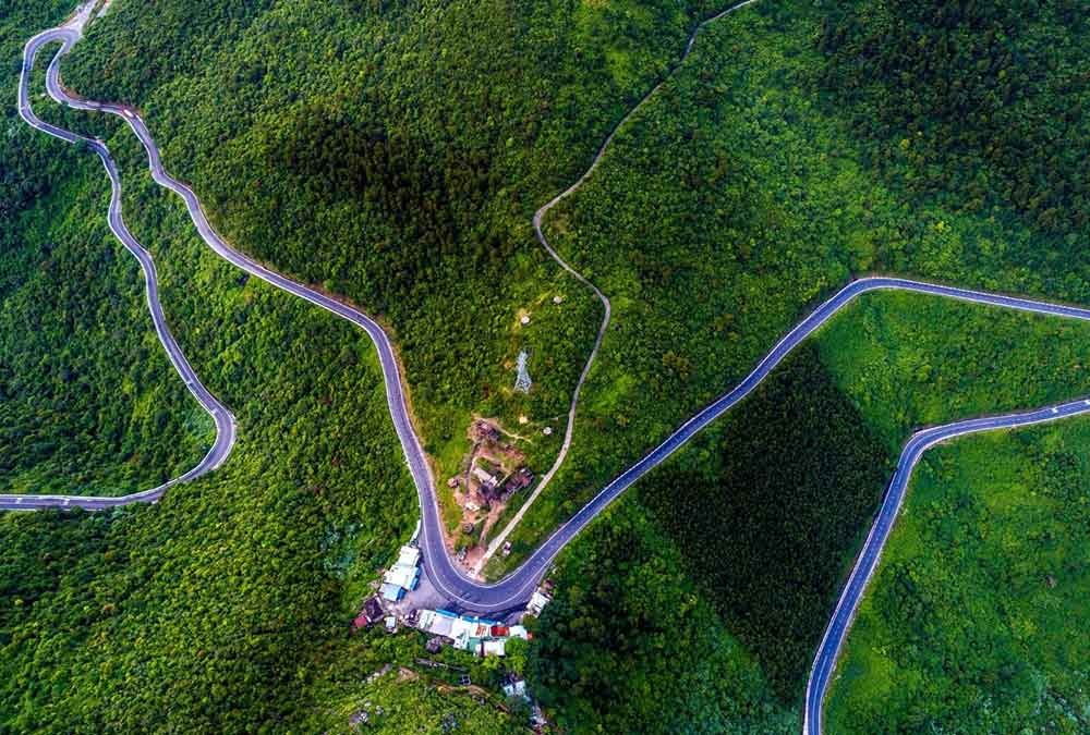 Cảnh đèo Hải Vân