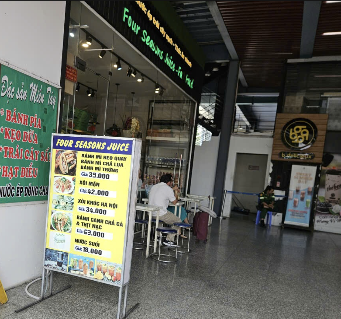 Các hàng quán tại sân bay Tân Sơn Nhất