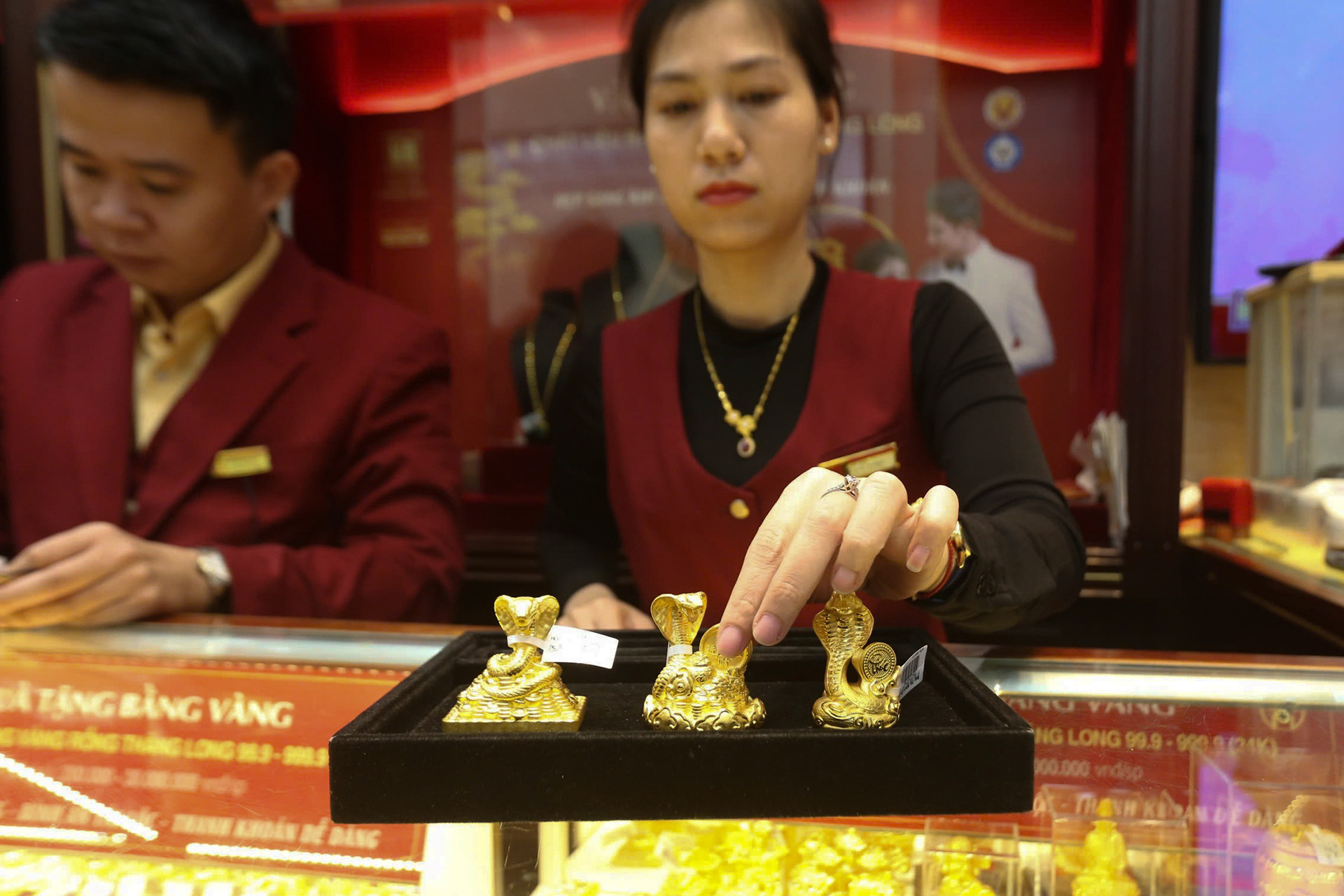 Giá vàng trong nước tăng mạnh