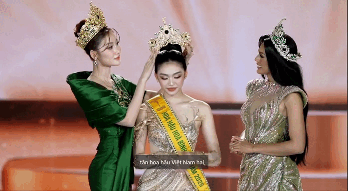 Khoảnh khắc đăng quang của tân Hoa hậu Yến Nhi.