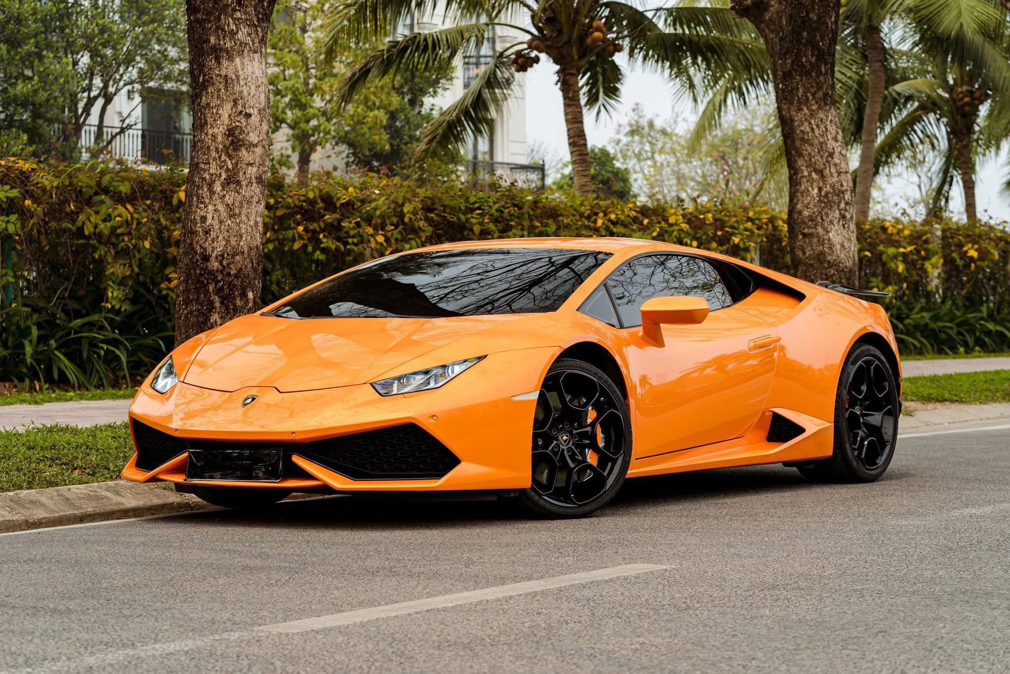 Chiếc Lamborghini Huracan này ‘mất giá hơn 1 tỷ/năm’, bán lại ngang Porsche Taycan mua mới mà vẫn được mác siêu xe- Ảnh 3.