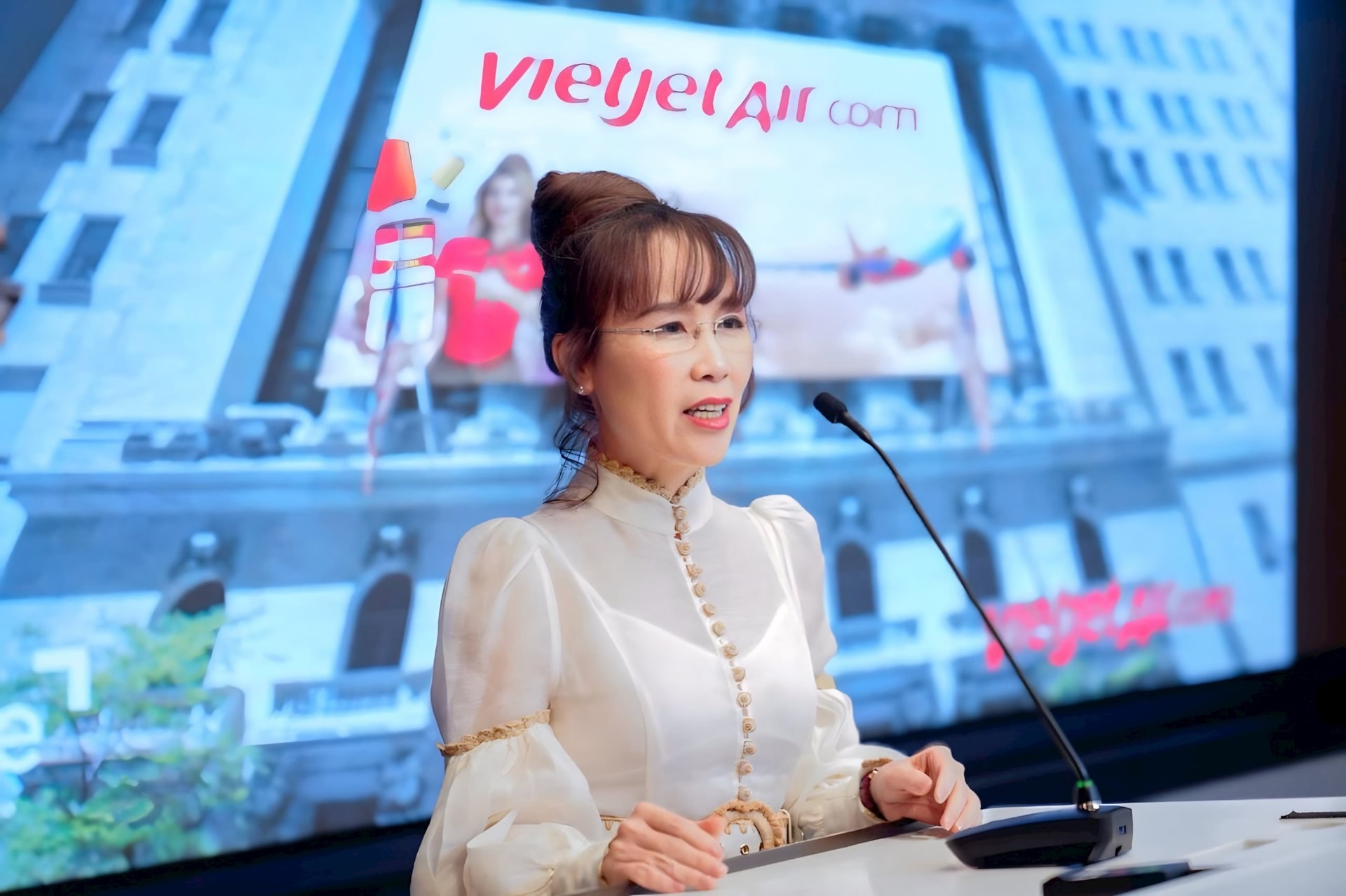 Tỷ phú Nguyễn Thị Phương Thảo gặp Chủ tịch Sàn giao dịch chứng khoán New York – Thị trường tăng 48 điểm- Ảnh 3.