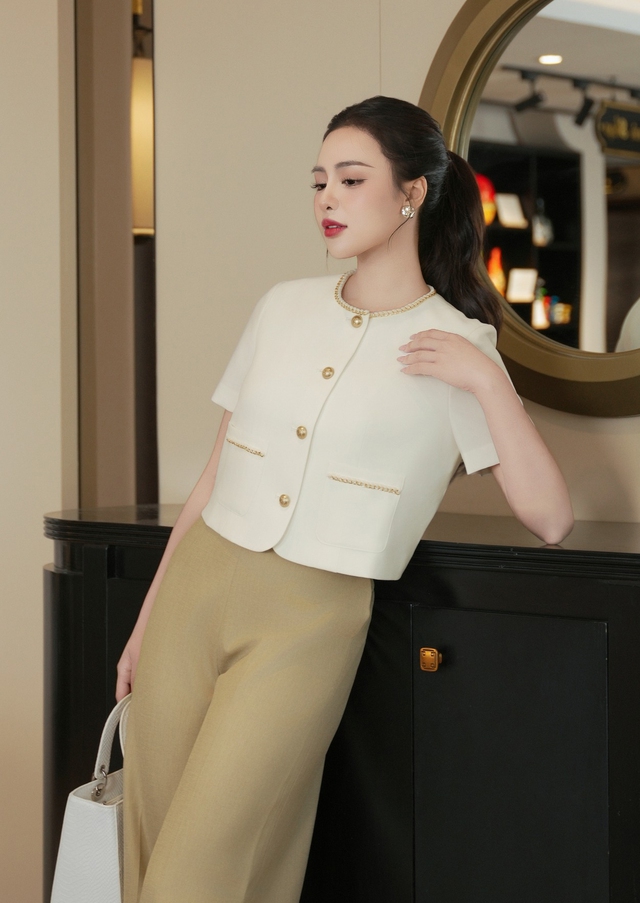 Áo khoác ngắn tinh xảo