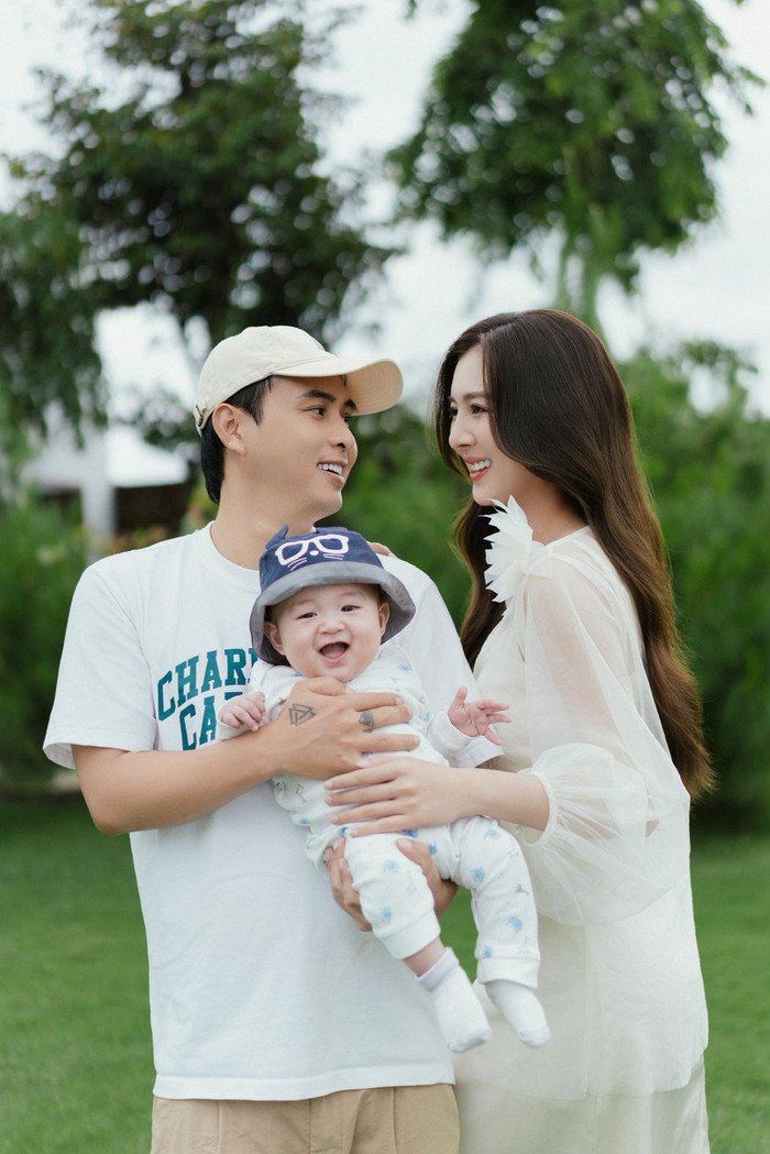 Gia đình hạnh phúc của Hồ Quang Hiếu và Tuệ Như