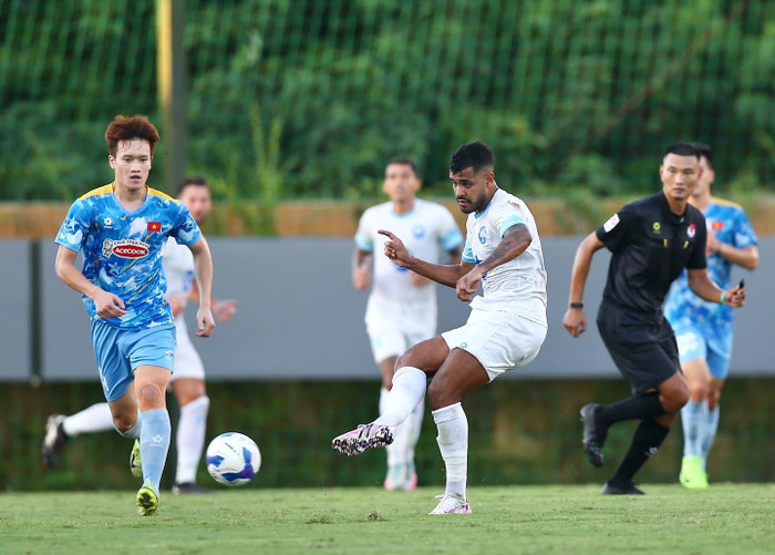 Tuyển Việt Nam thua 0-4 trước Nam Định FC. Ảnh: CLB Nam Định