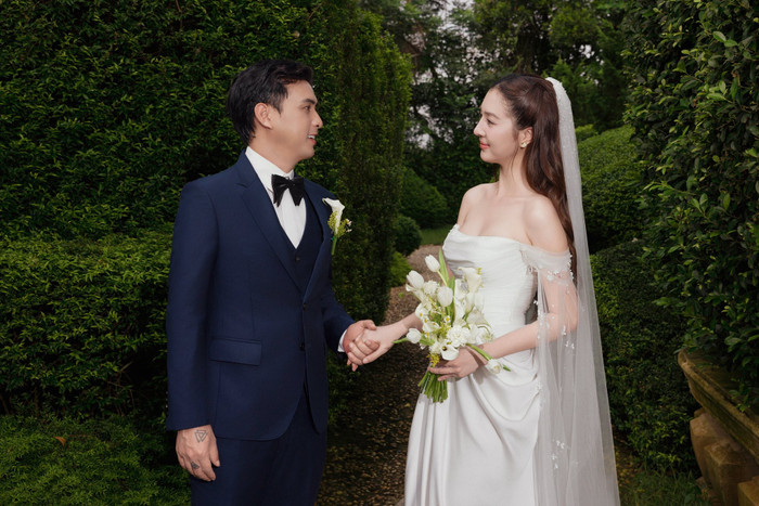 Hồ Quang Hiếu và Tuệ Như trong bộ ảnh cưới lãng mạn