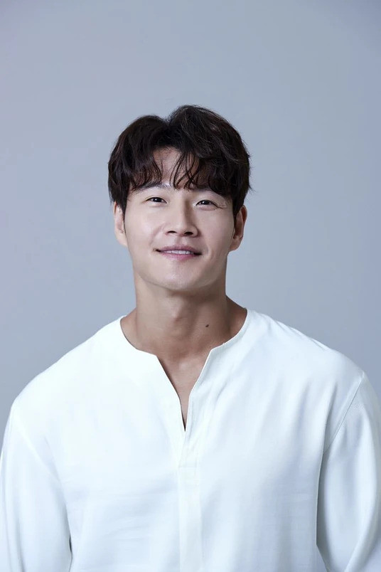 Kim Jong Kook lên tiếng 'đập tan' tin đồn sai sự thật về vợ (Ảnh: Fandom)