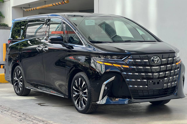 Toyota Alphard.