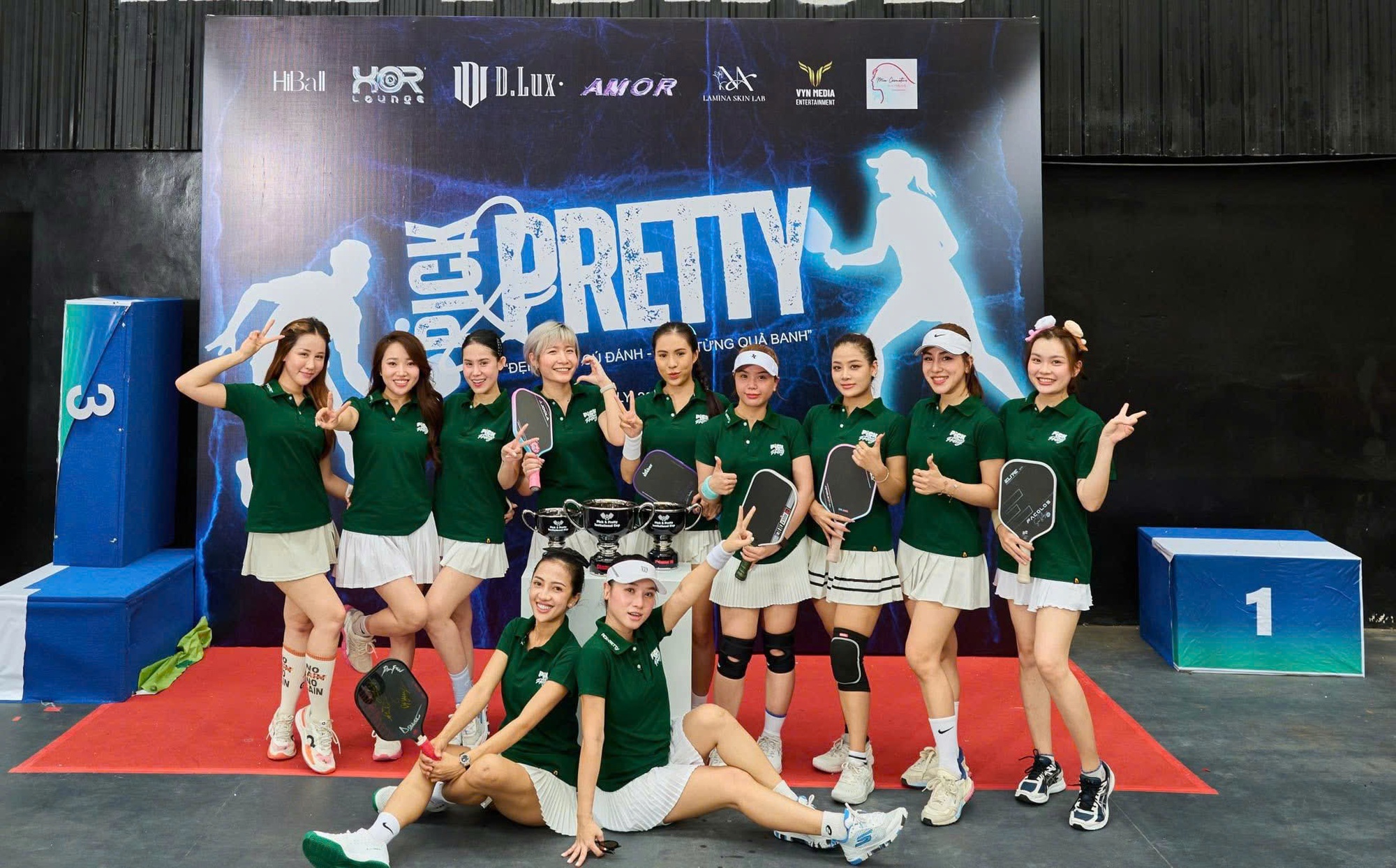 Dress code trắng tại giải đấu