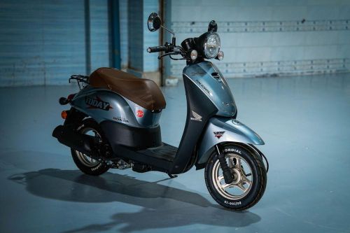 Honda Today 50cc mang phong cách retro cổ điển kết hợp hiện đại