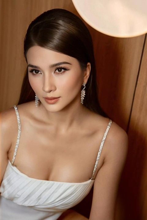 Kim Tuyến: Nữ NSƯT U40 Độc Lập, Thành Công và Vẻ Đẹp Vượt Thời Gia