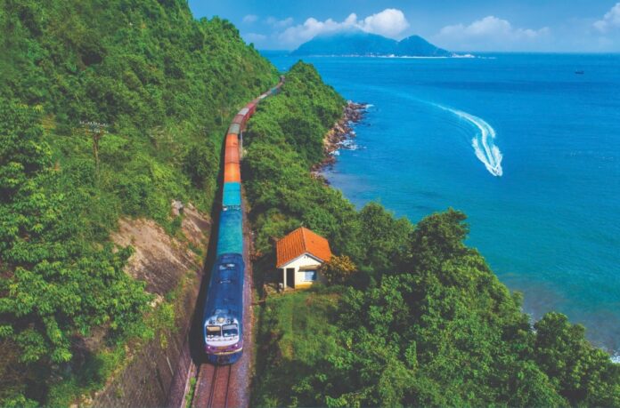 Đường Sắt Việt Nam Miễn Phí Vận Chuyển Hàng Cứu Trợ Bão Lũ