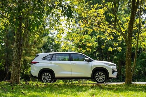 Hiện chưa rõ phiên bản mới của Toyota Innova Cross sẽ bị cắt những trang bị nào. Chỉ biết rằng, xe sẽ tiếp tục được nhập khẩu nguyên chiếc từ Indonesia và dùng động cơ xăng 4 xi-lanh, dung tích 2.0L cùng hộp số tự động vô cấp CVT. Động cơ này tạo ra công suất tối đa 172 mã lực và mô-men xoắn cực đại 205 Nm.