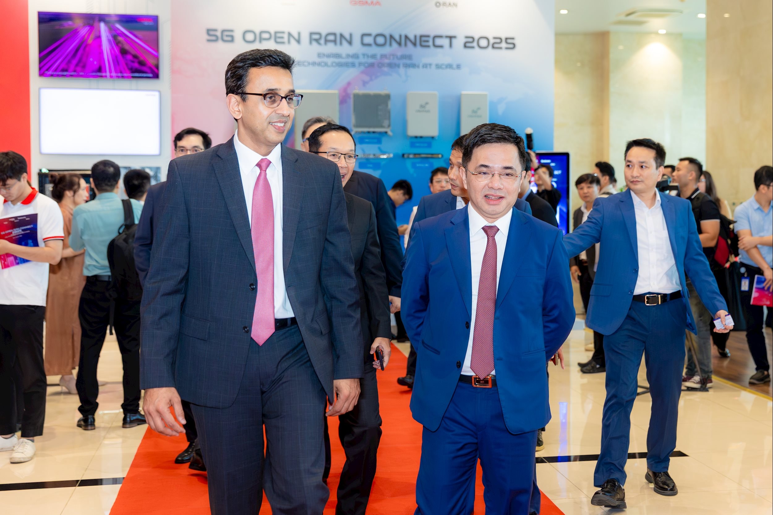 7_Đoàn đại biểu cấp cao của Viettel và Qualcomm tại sự kiện.JPG