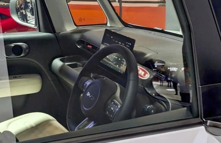 BYD Racco với cửa trượt tiện lợi