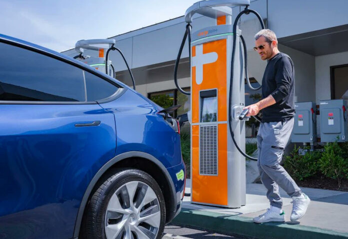 Sạc Xe Điện Siêu Nhanh 600 kW: Bước Tiến Lớn Hay 