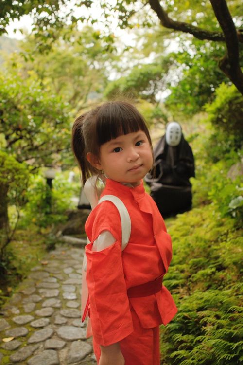 Bé Pam đáng yêu trong vai Chihiro