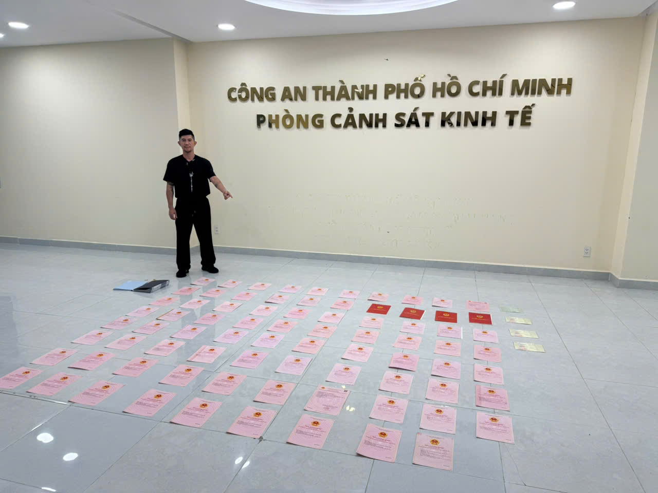 Ca sĩ Lương Bằng Quang bối rối khi mở két sắt của Ngân 98- Ảnh 3.