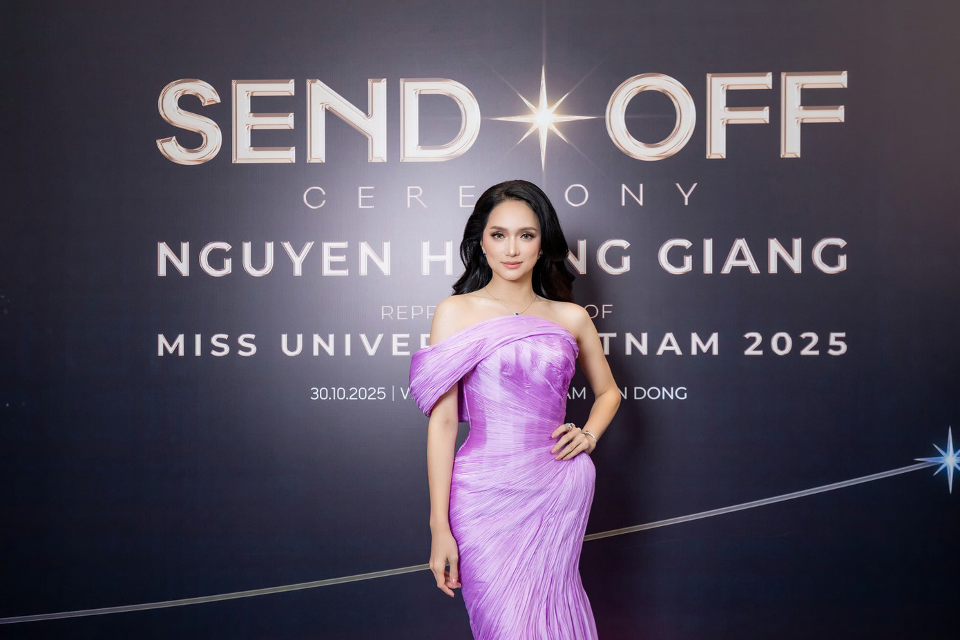 Hương Giang và sash Miss Universe Vietnam 2025