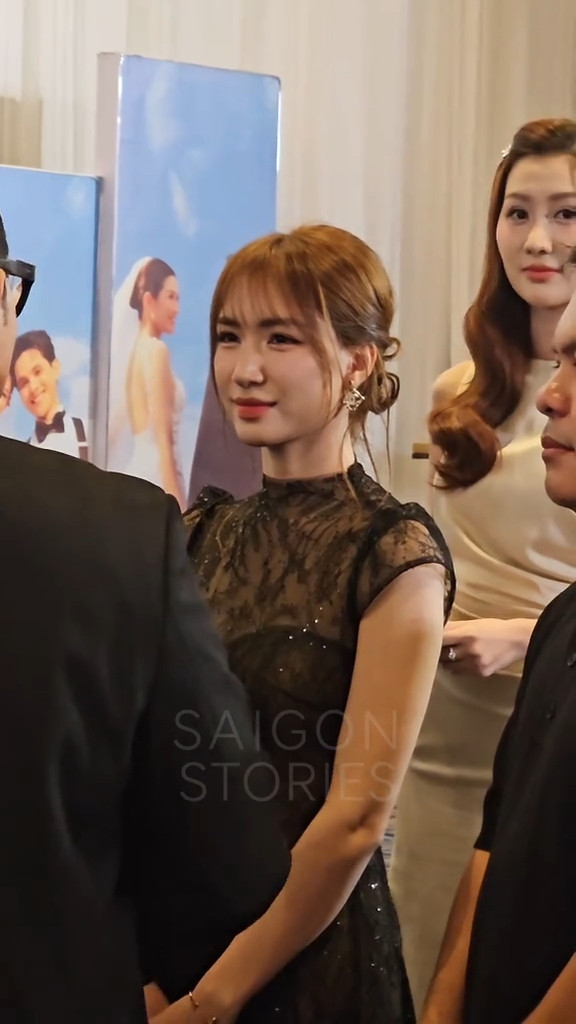 Hoà Minzy xuất hiện tại đám cưới của Á hậu Quỳnh Châu. Ảnh: Saigon Stories
