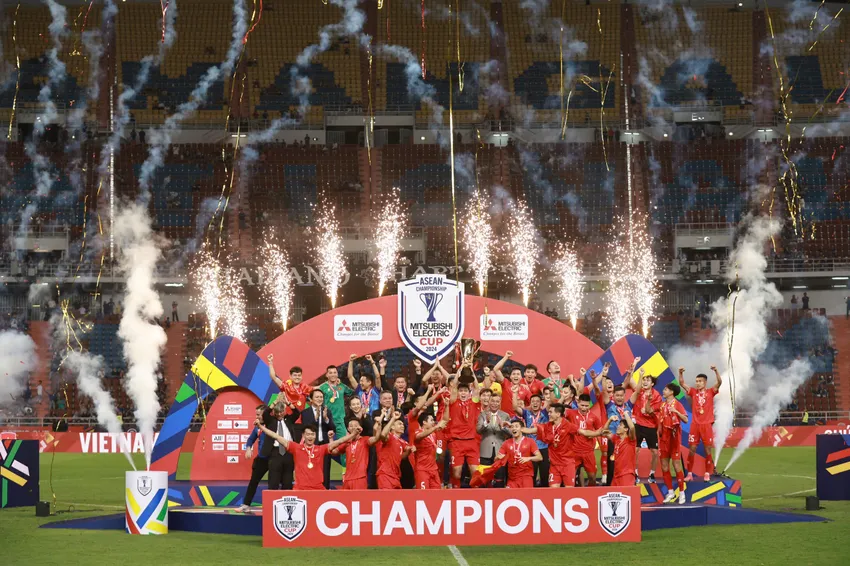 Thầy trò Kim Sang-sik vô địch giải AFF Cup gần nhất. Ảnh: CCT. giai-vo-dich-dong-nam-a-cua-fifa-canh-tranh-voi-aff-cup (1).jpg