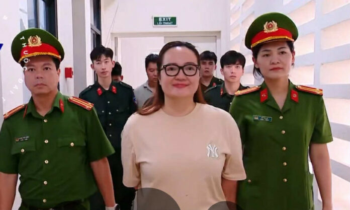 hoang-huong-va-cac-bi-can-17594972248871954538976 Hoàng Hường