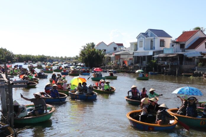 Khám Phá Làng Cẩm Thanh: Viên Ngọc Bích Lọt Top Làng Du Lịch Đẹp Nhất Thế Giới
