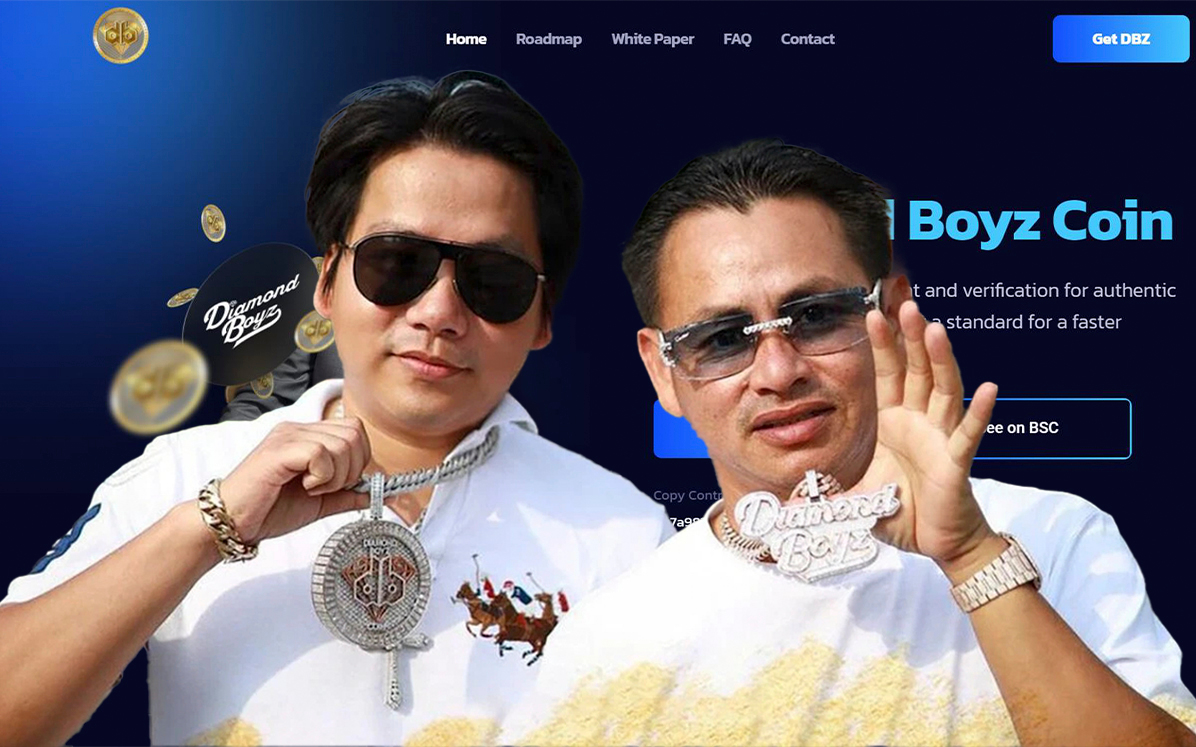 Khoa Pug và Johnny Đặng với Diamond Boyz Coin