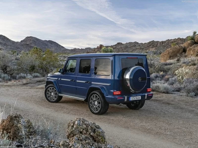Mercedes-Benz G 500 vẫn giữ nguyên kiểu dáng vuông vức, khỏe khoắn đặc trưng làm nên tên tuổi của dòng G-Class. 