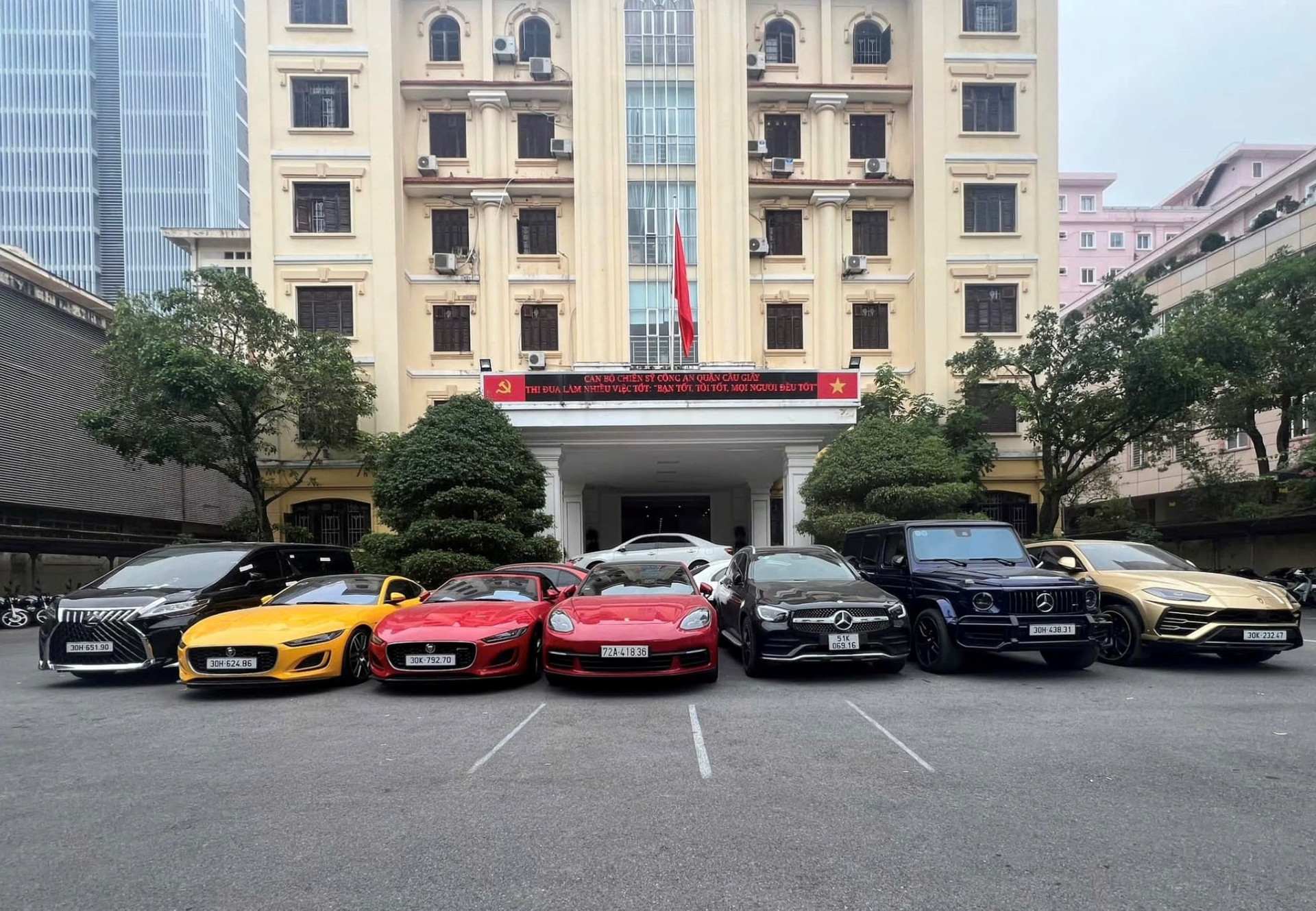 Dàn siêu xe của Mr.Pips bị thu giữ Dàn siêu xe của Mr.Pips bị thu giữ