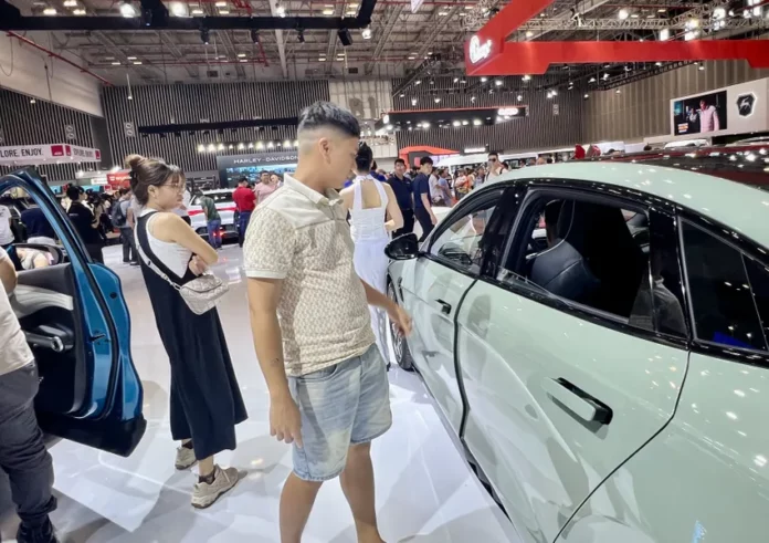 Xe Nhập Khẩu Ồ Ạt: Giá Ô Tô Cuối Năm Liệu Có 
