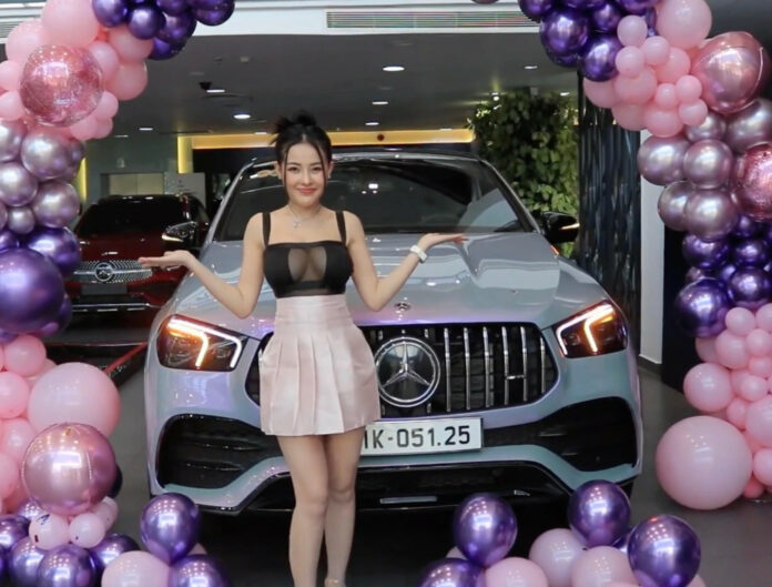 Mặt trái của sự hào nhoáng trên mạng xã hội: Bài học từ Hoàng Hường, Ngân 98