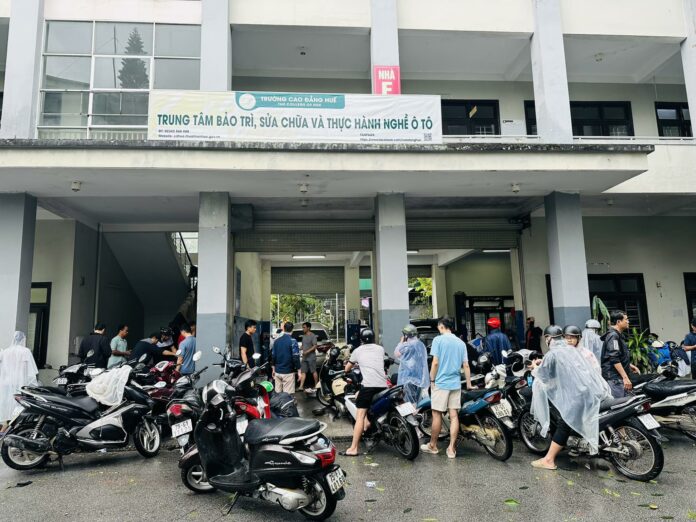 sua-1 Ấm Lòng Giữa Mưa Lũ: Sửa Xe Miễn Phí Cho Dân Vùng Ngập Lụt Huế