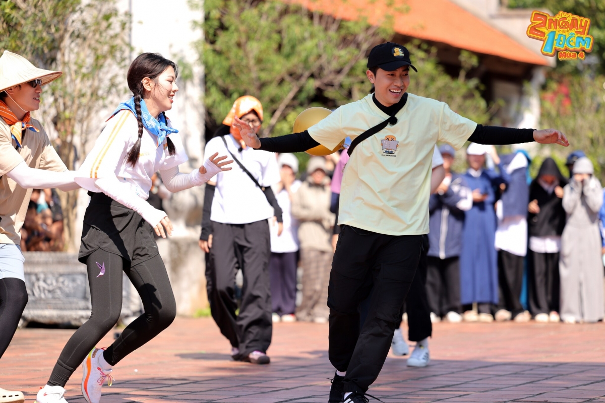 2 ngay 1 dem Anh sang aza phoi hop sieu dinh voi duong lam va cris phan hinh anh 2