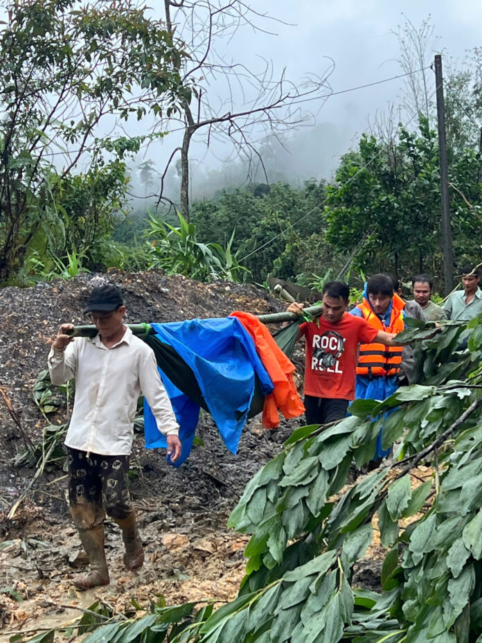 z716802250744603701c864ce3c215406ff5138d971dca-17617361672481010748176-1761737337646-1761737337850425700870 Đà Nẵng chìm trong lũ: Vu Gia, Thu Bồn phá kỷ lục lịch sử!