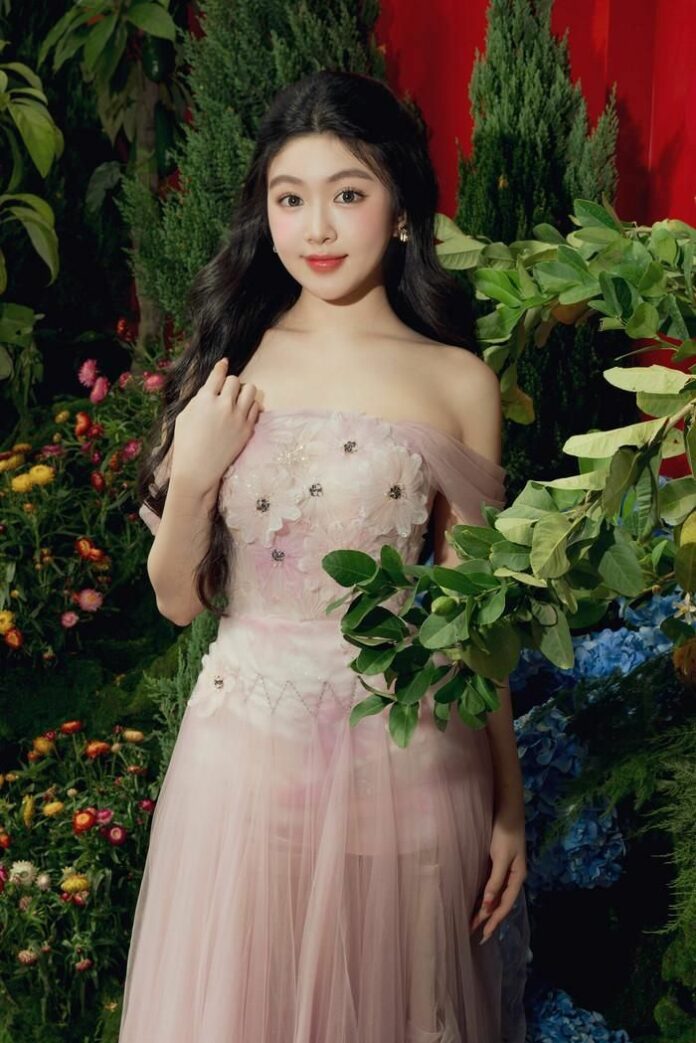 Chiếc Mercedes-Maybach 9 Tỷ Của Ái Nữ Quyền Linh: Đẳng Cấp Thượng Lưu?