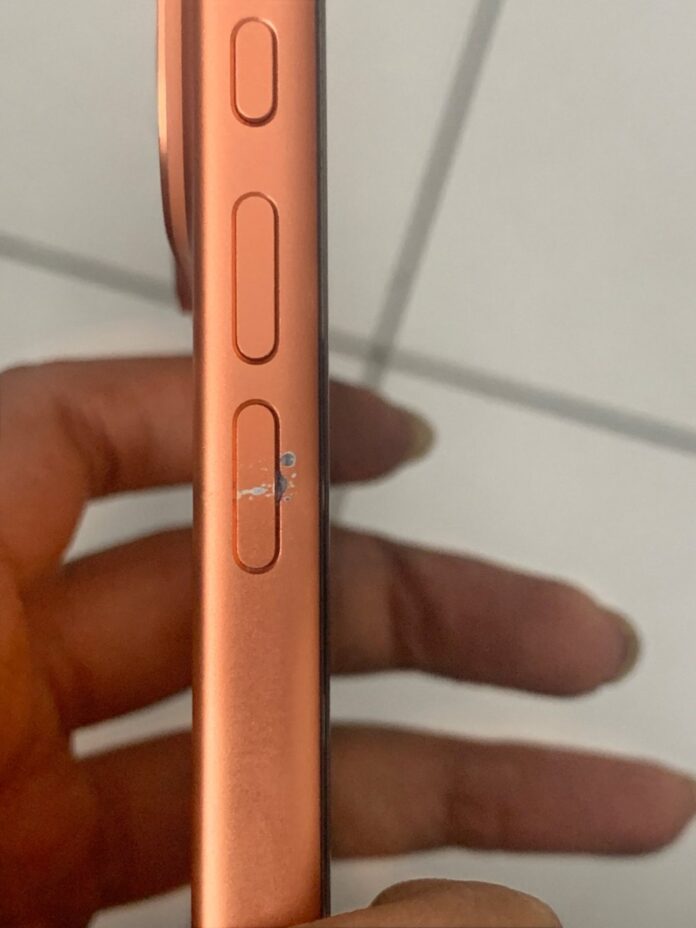 iPhone 17 Pro Max Bị Bong Sơn: Khăn Ướt 