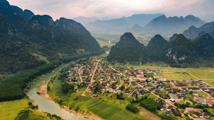 Khám Phá Làng Du Lịch Tân Hóa: Viên Ngọc Ẩn Mình Của Quảng Bình