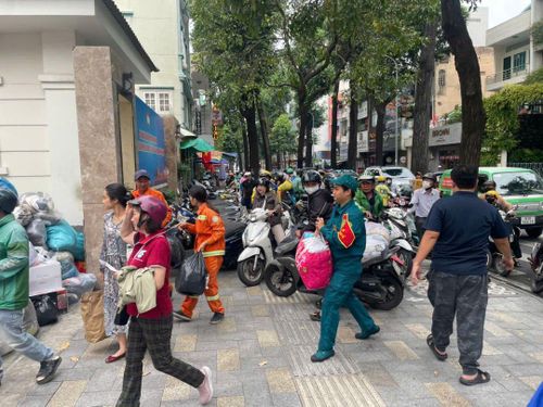 Quyên góp tại Ủy ban Mặt trận Tổ quốc