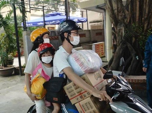 Người dân ủng hộ miền Trung