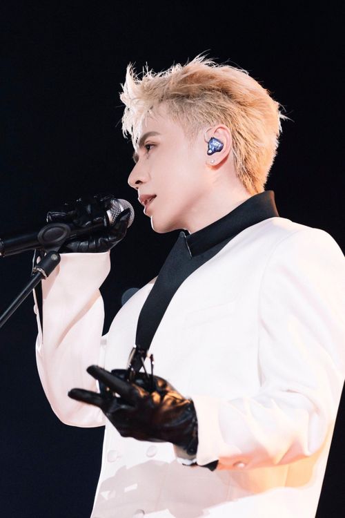 Quang Hùng MasterD cho biết anh từng "làm việc nhiều hơn, ngủ ít lại" để xóa bỏ biệt danh "con ghẻ quốc nội" và hy vọng Ryn Lee cũng sẽ cố gắng để xóa đi những điều mình không thích.